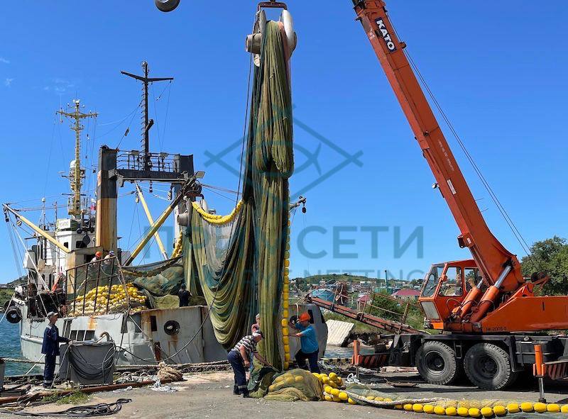 погрузка кошелькового невода после ремонта